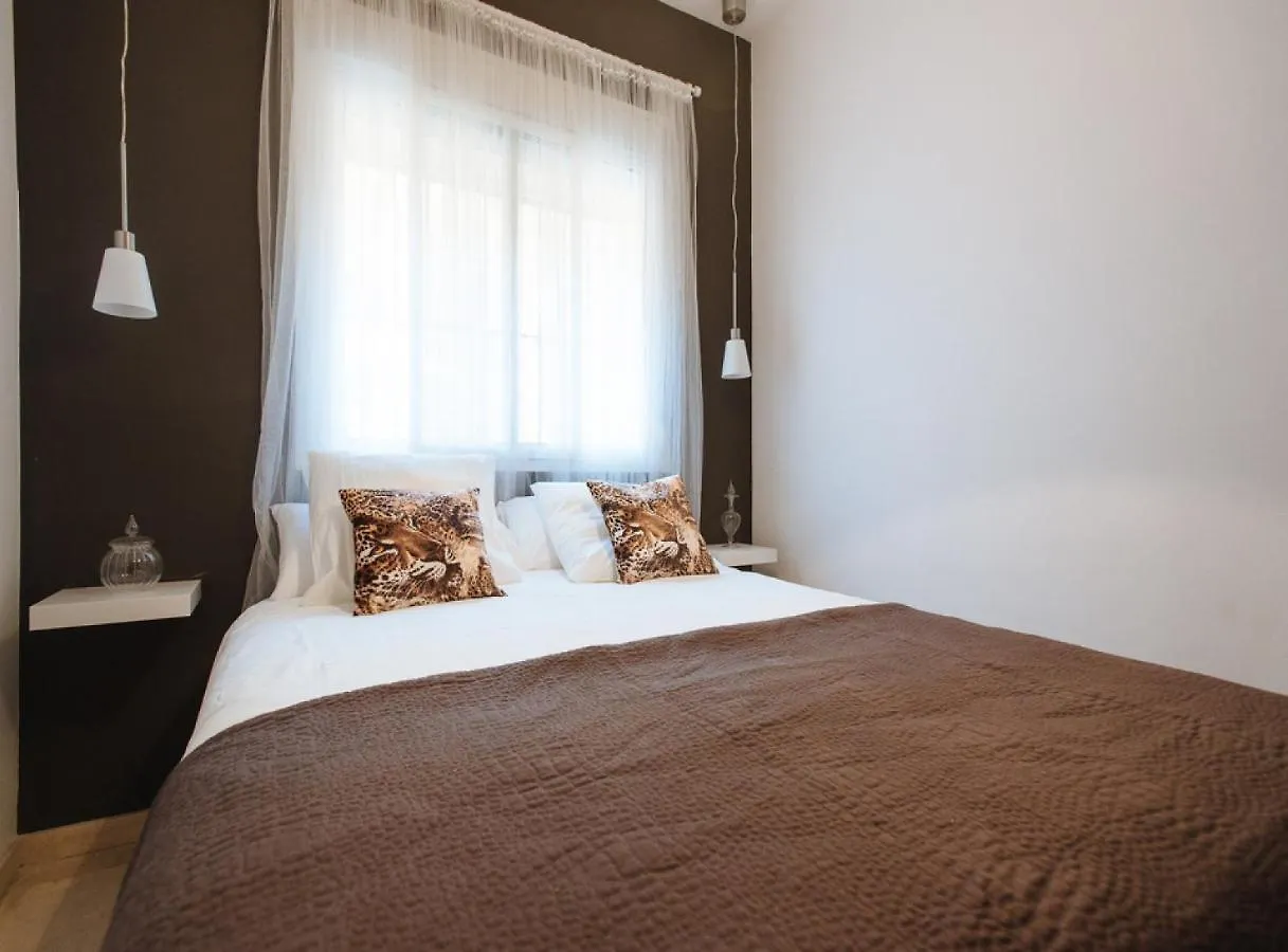 Sol Suite Apartment With Garden 세비야 스페인